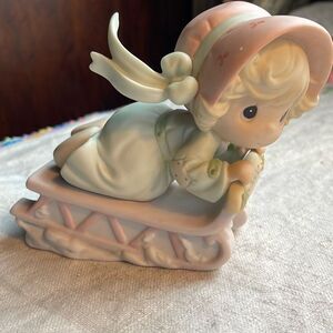 1999 Precious “ Moments Slide into The Next Millennium With Joy” porcelain figur